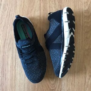 Women’s Black No-Tie Memory Foam Skechers Size 8